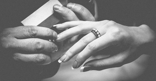 5 Reasons to Avoid Mass Produced Engagement Rings