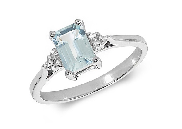 Emerald Three Stone
Emerald Three Stone